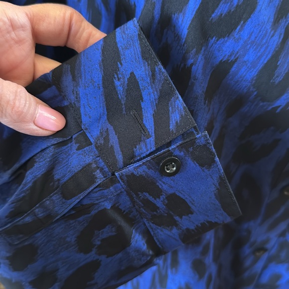 CHICO’S Blue & Black Leopard Print Women's Top / Blouse Sz L (Chico’s 2) - Picture 4 of 15